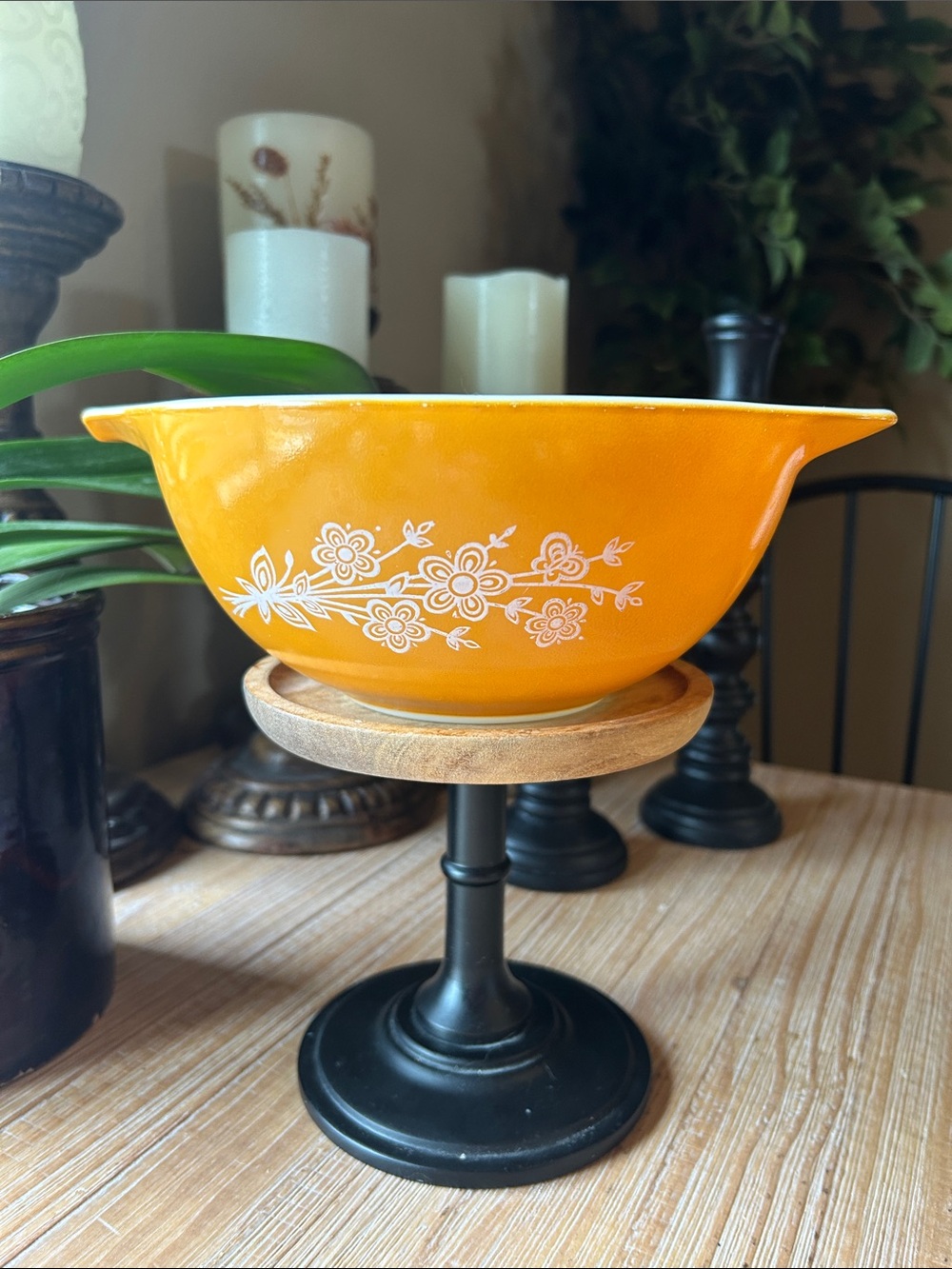 #442 Pyrex Daisy Pattern Sunflower Butterfly Gold 2 Cinderella Mixing Bowl